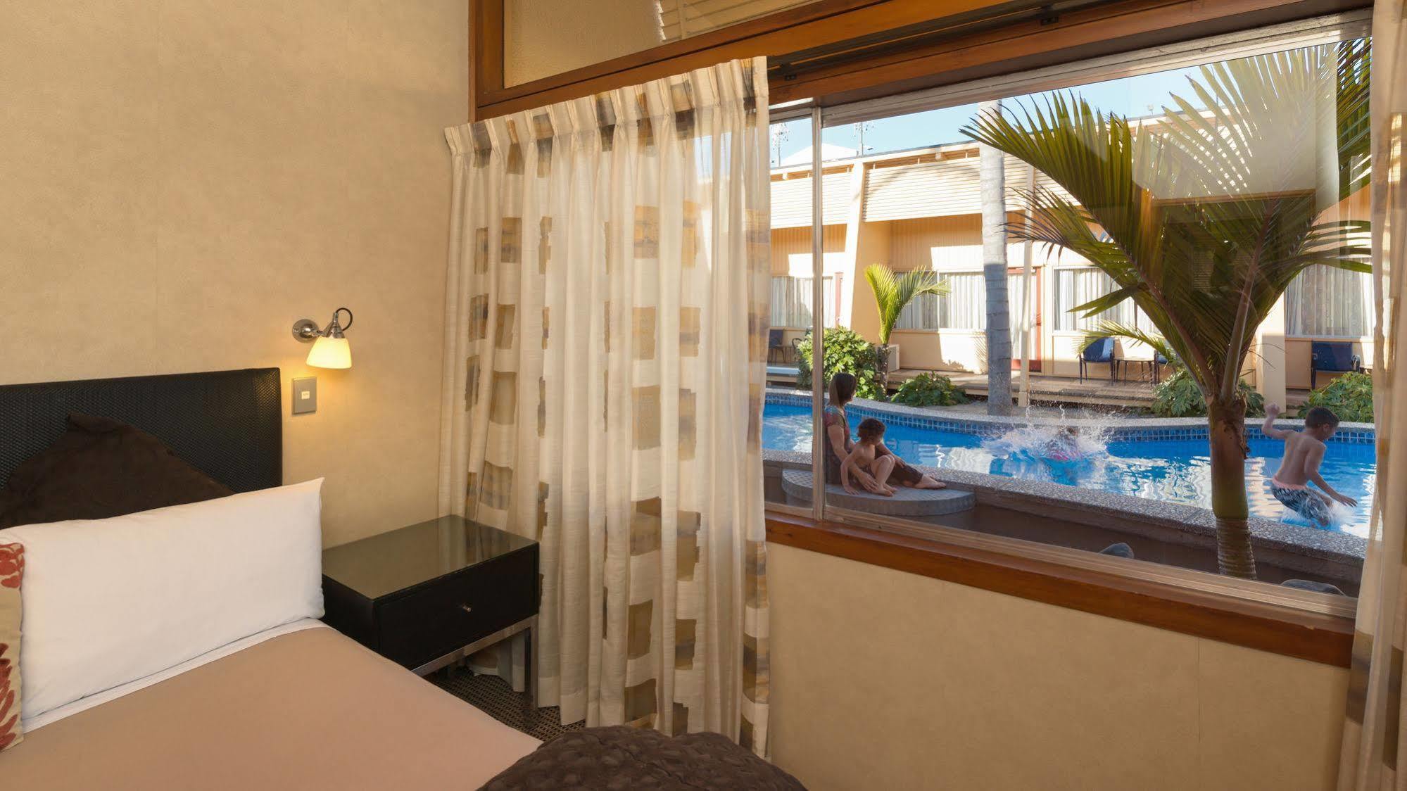 Oasis Beach Motel Taupo Exterior foto