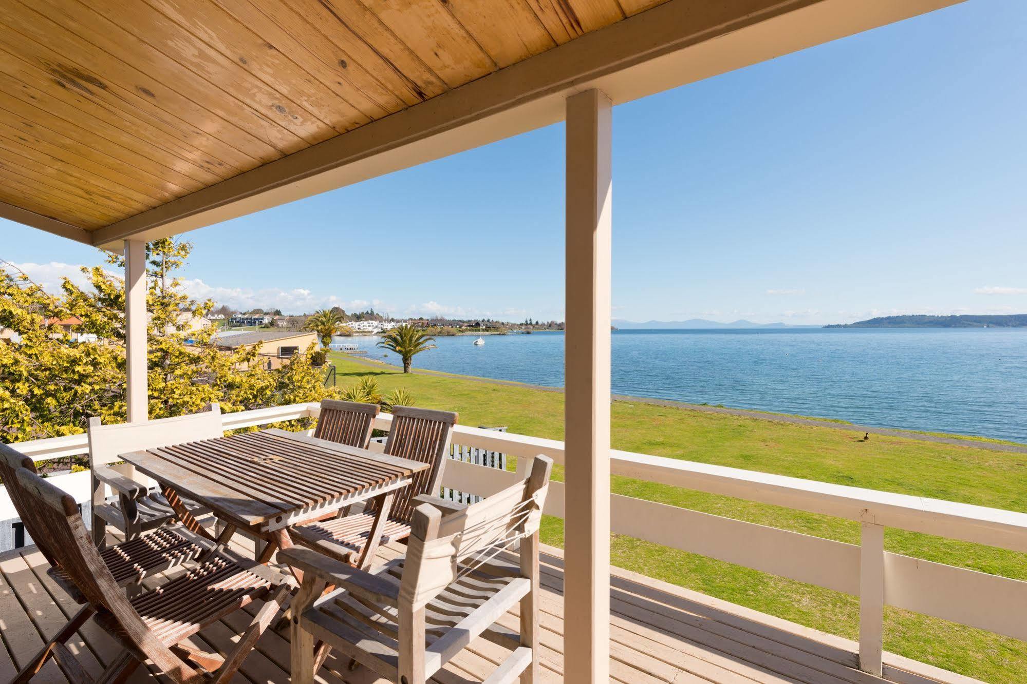 Oasis Beach Motel Taupo Exterior foto
