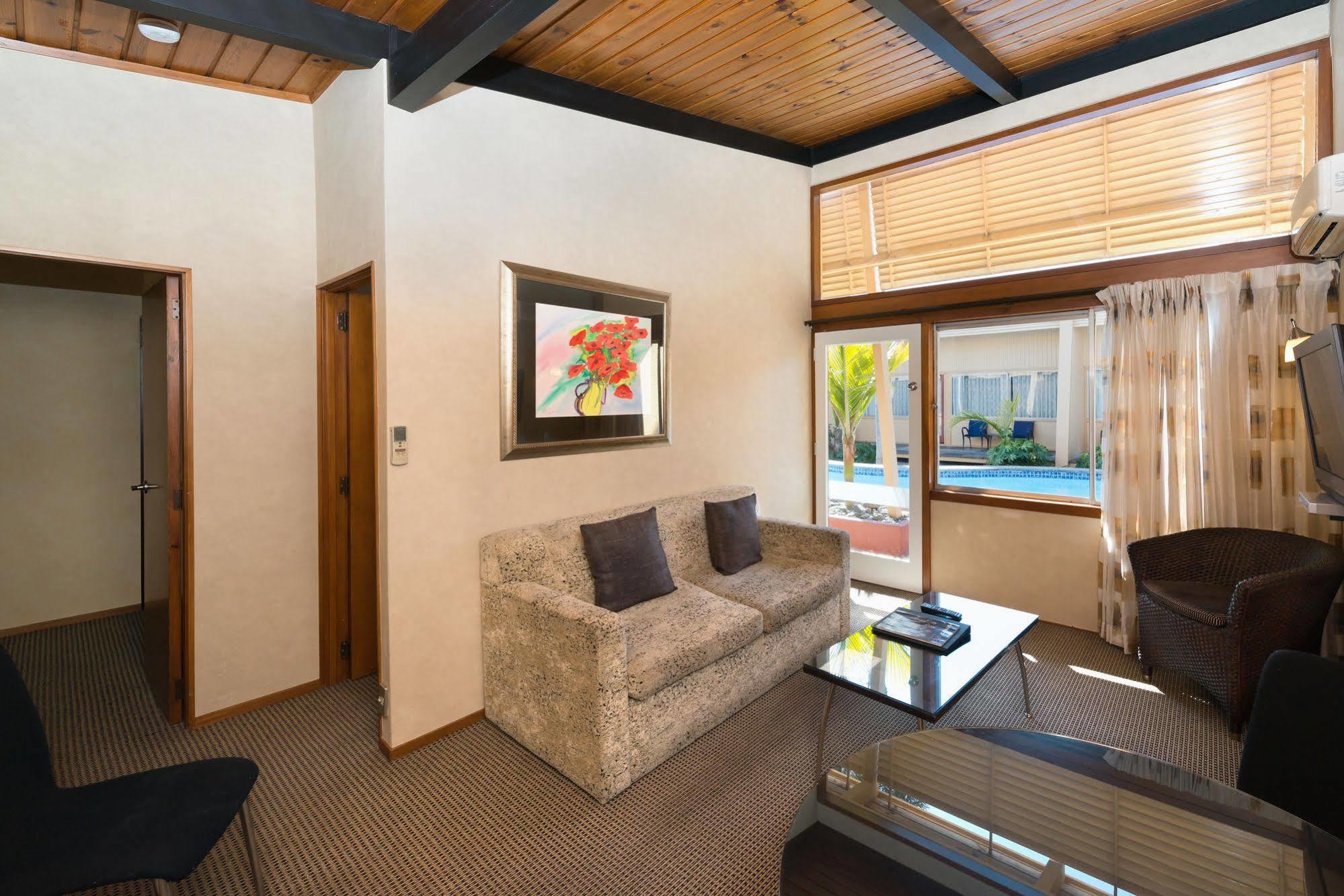 Oasis Beach Motel Taupo Exterior foto