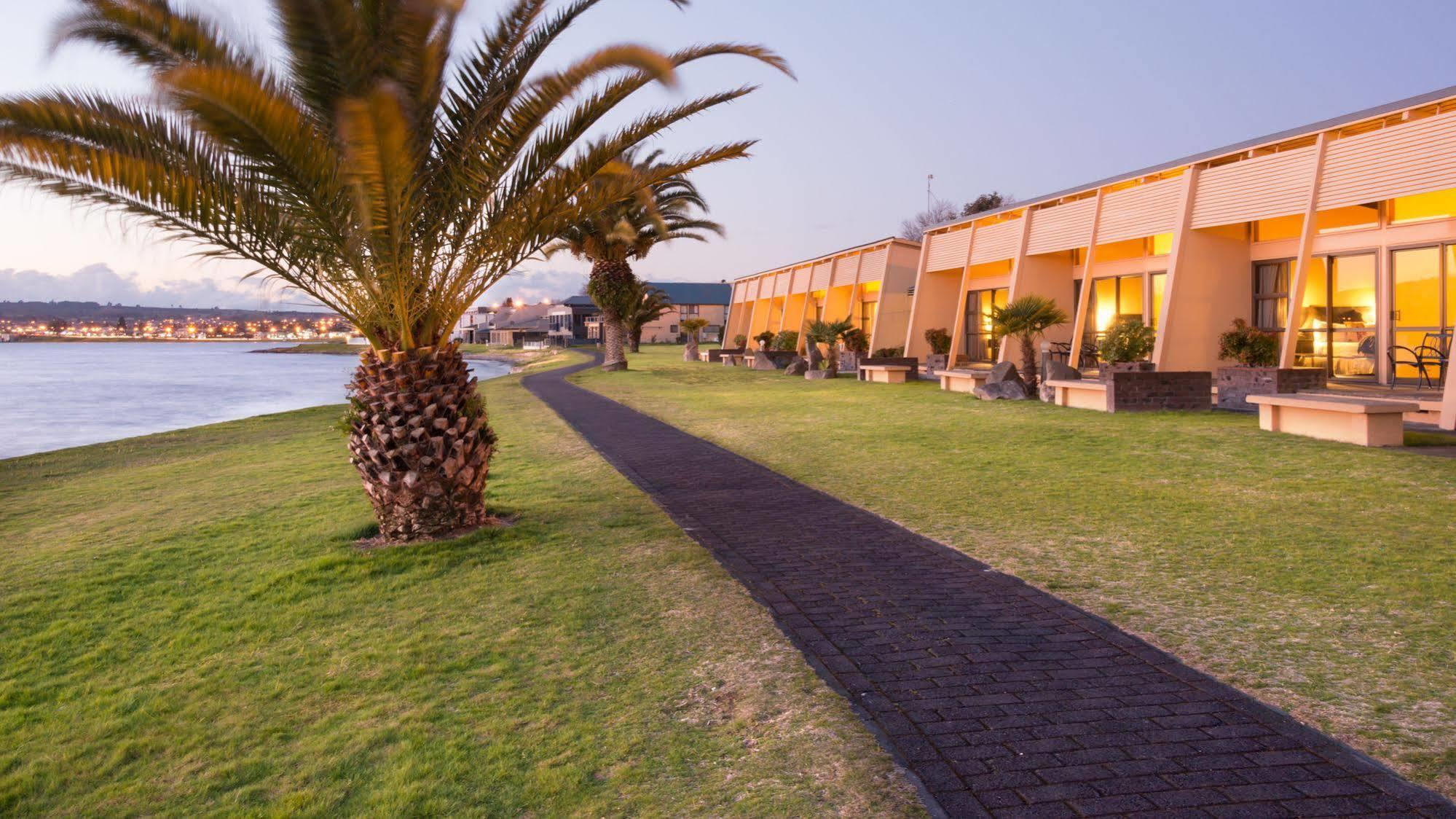 Oasis Beach Motel Taupo Exterior foto